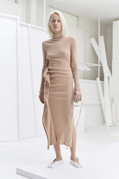 Look 18